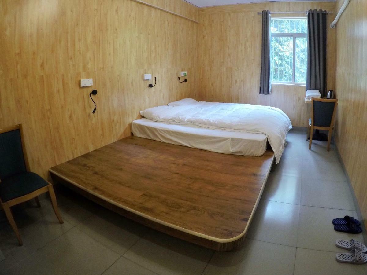 גואנגג'ואו Dong Shan Gaga Hostel מראה חיצוני תמונה